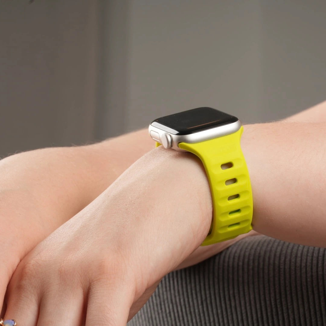 Sportliches Silikonarmband für Apple Watch von Breband in Limettengrün #farbe_Limettengrün