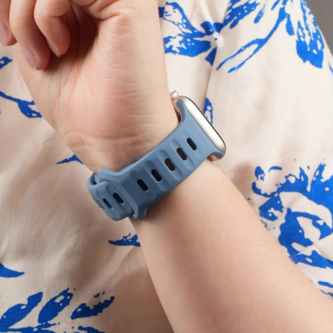 Silikonarmband für Apple Watch in trendigem Hellblau von Breband #farbe_Hellblau