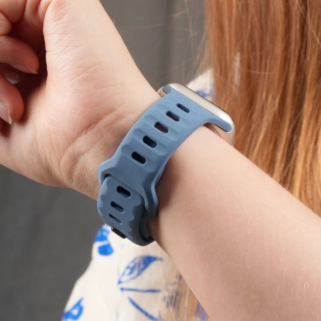 Flexibles Silikonarmband in Hellblau von Breband für Apple Watch #farbe_Hellblau