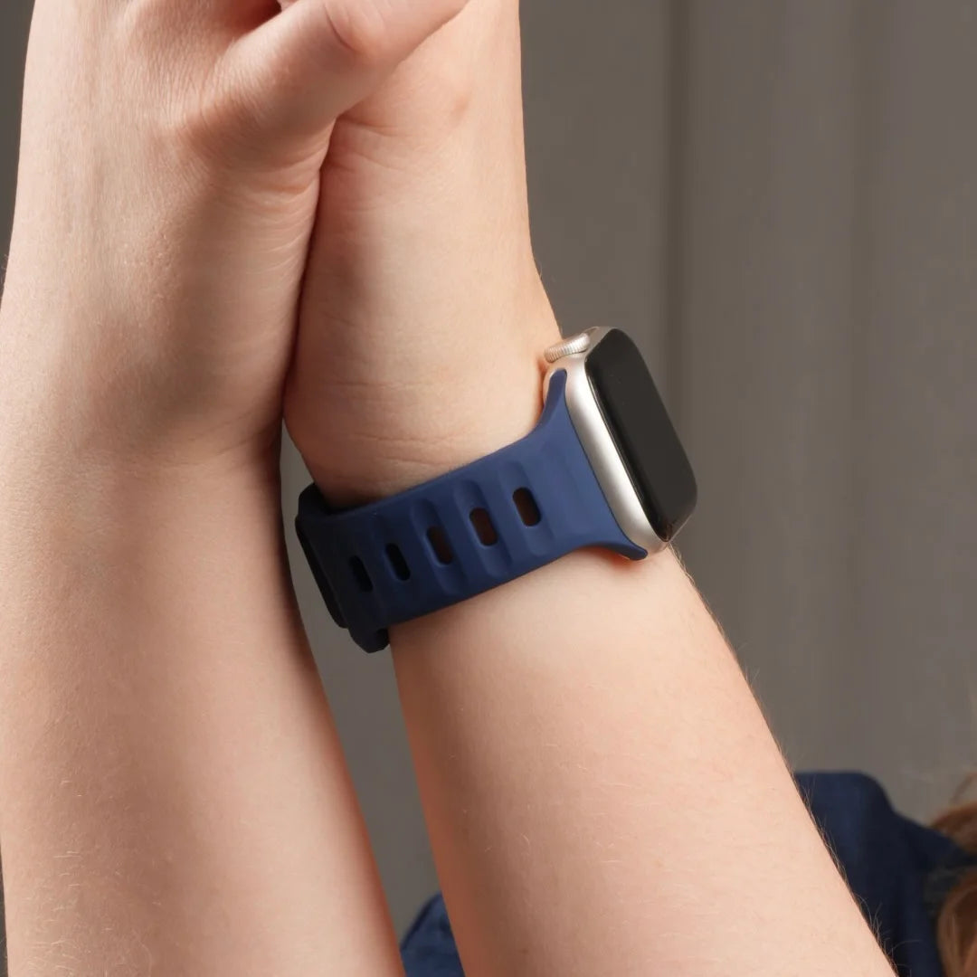 Hochwertiges Silikonarmband von Breband für Apple Watch in Marineblau #farbe_Marineblau