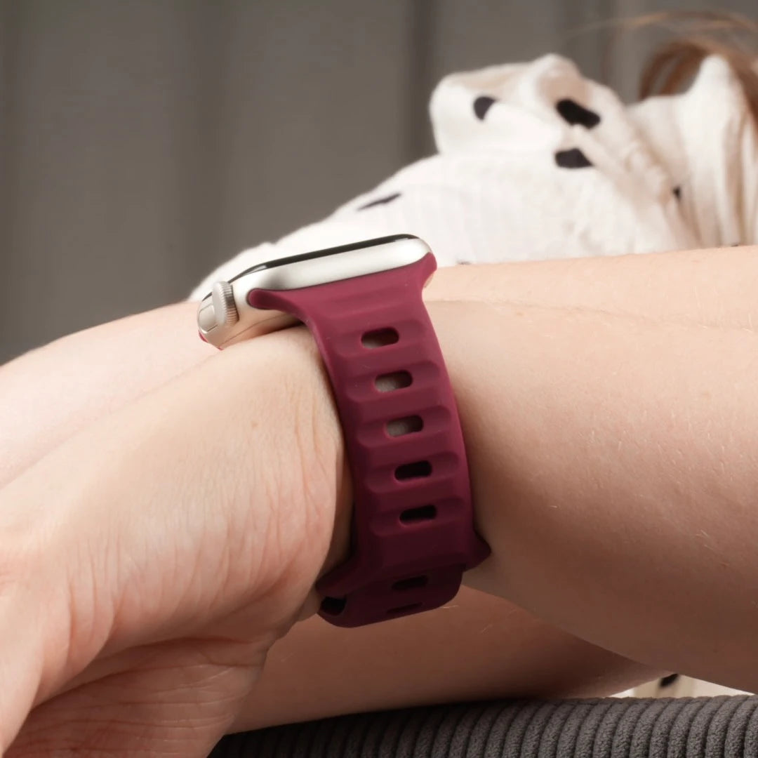 Apple Watch Armband von Breband in stilvollem Weinrot #farbe_Weinrot