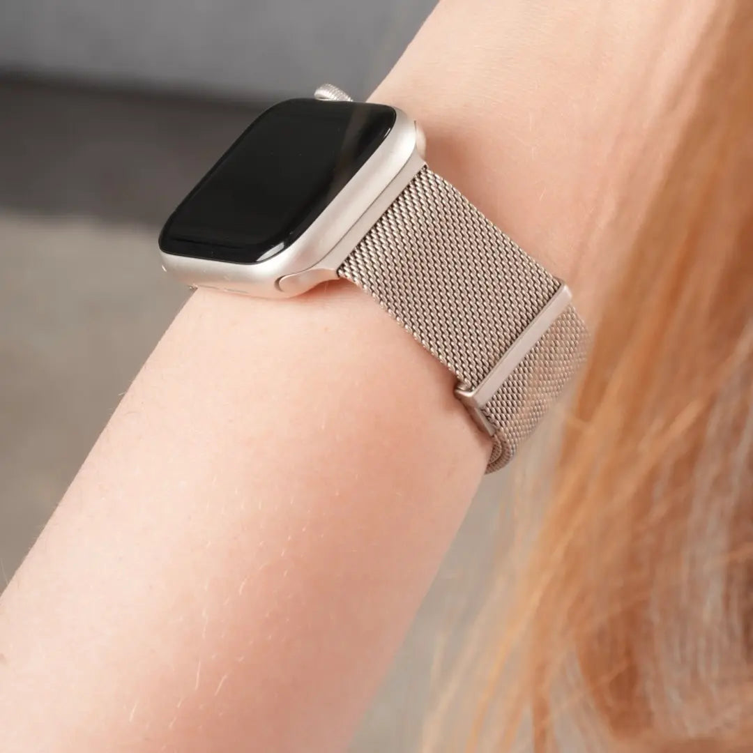 Apple Watch Milanaise Armband getragen #farbe_sand