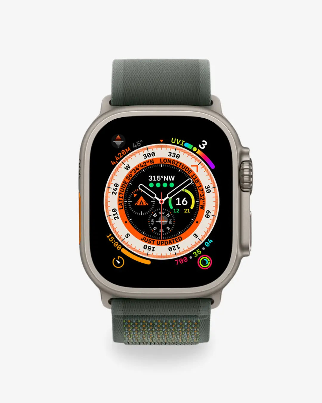 Apple Watch Ultra mit grünem Trail Loop Armband und Kompass Zifferblatt auf weißem Hintergrund