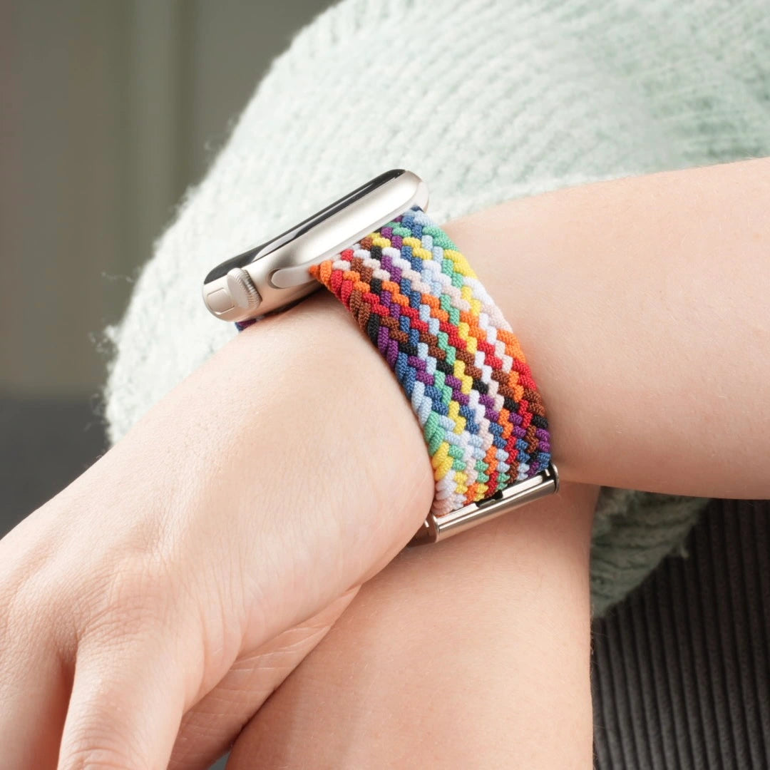 Apple Watch mit geflochtenem Nylonarmband in Konfetti-Farben. #farbe_Konfetti